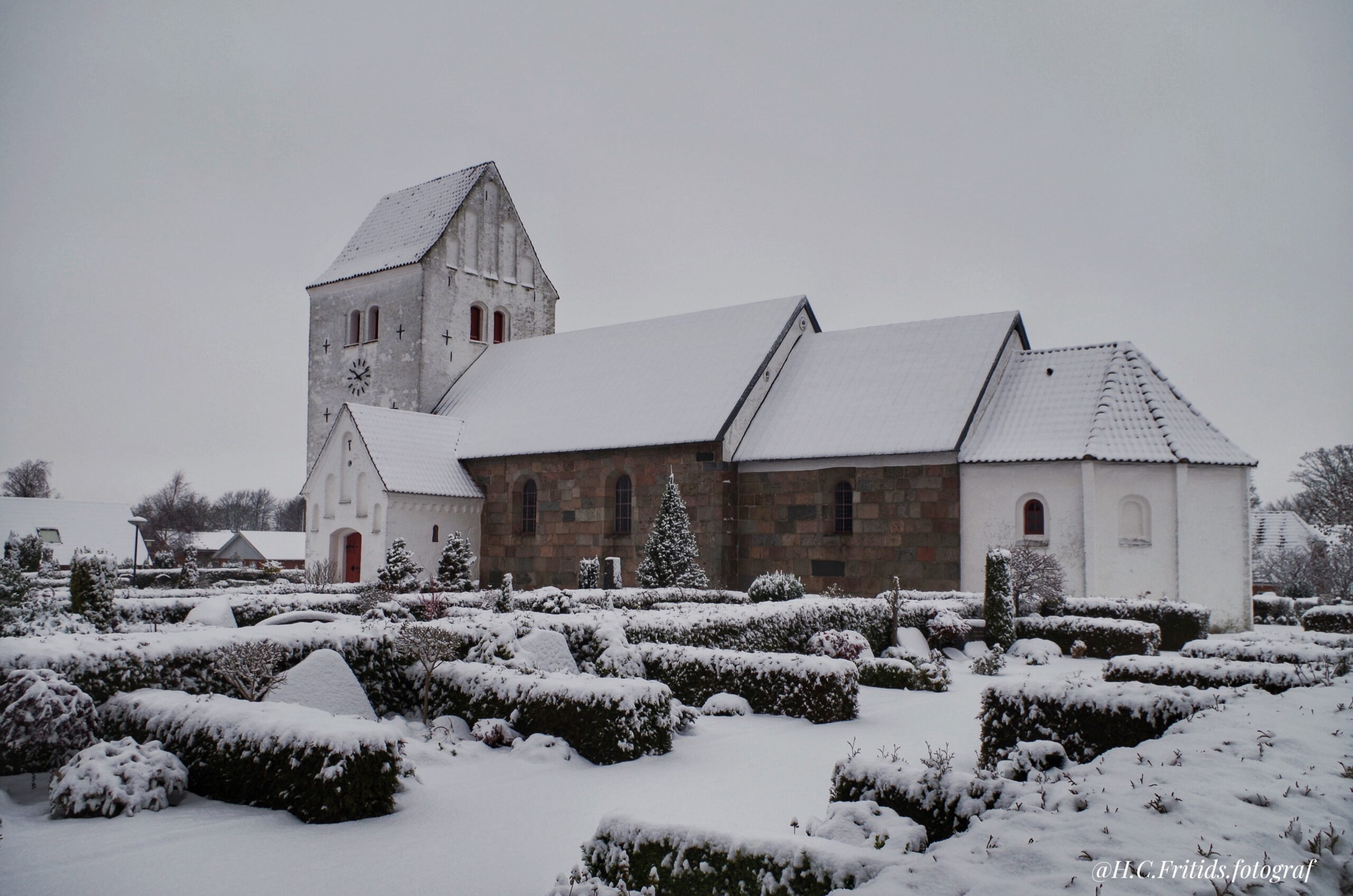 Ørum kirke, vinter. 9. jan. 2016.